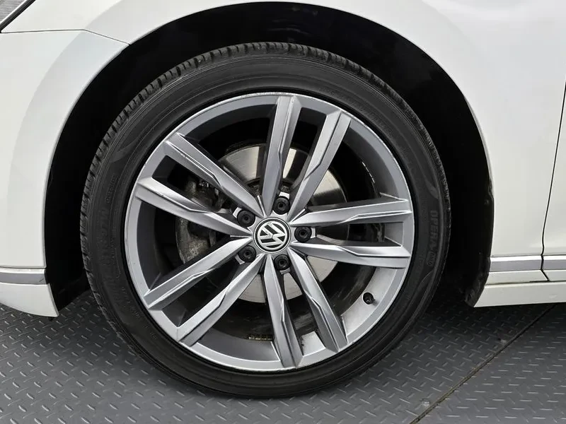 VW Passat 2.0 TDI, снимка 5 - Автомобили и джипове - 54299772