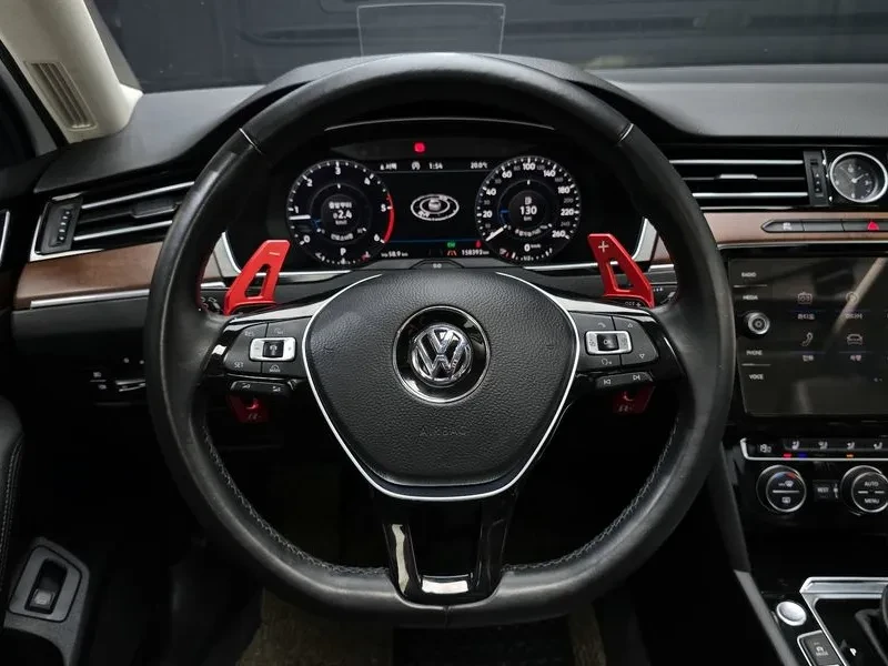 VW Passat 2.0 TDI, снимка 13 - Автомобили и джипове - 54299772