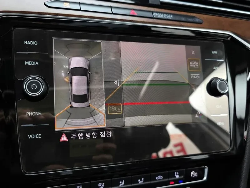 VW Passat 2.0 TDI, снимка 15 - Автомобили и джипове - 54299772