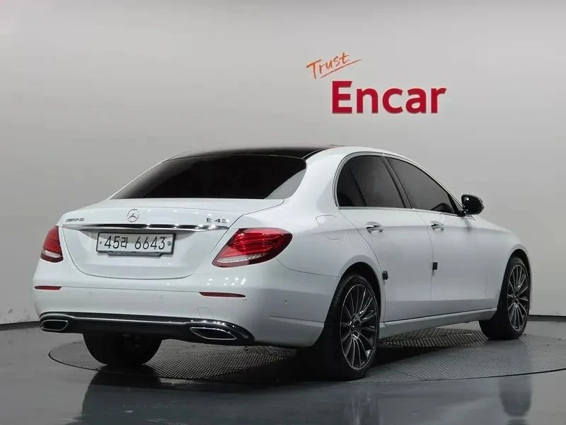 Mercedes-Benz E 220, снимка 2 - Автомобили и джипове - 56738375