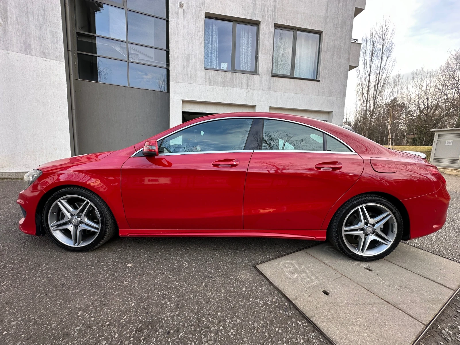 Mercedes-Benz CLA 220 AMG OPTIC / РЕГИСТРИРАН  - изображение 4