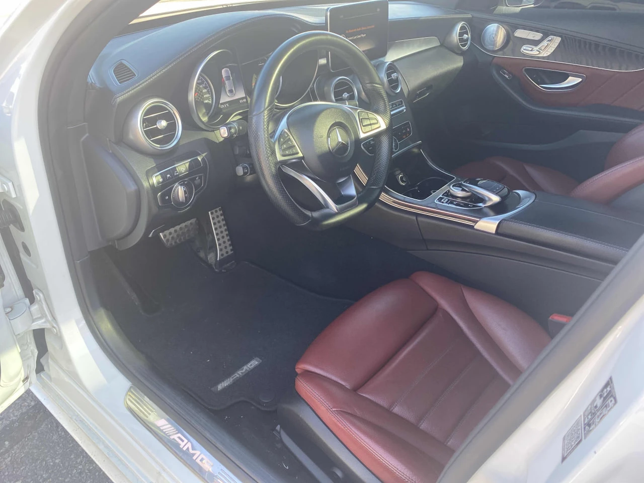 Mercedes-Benz C 43 AMG * АВТО КРЕДИТ* ЦЕНА ДО БГ * СЕРВИЗНА ИСТОРИЯ *  - изображение 6