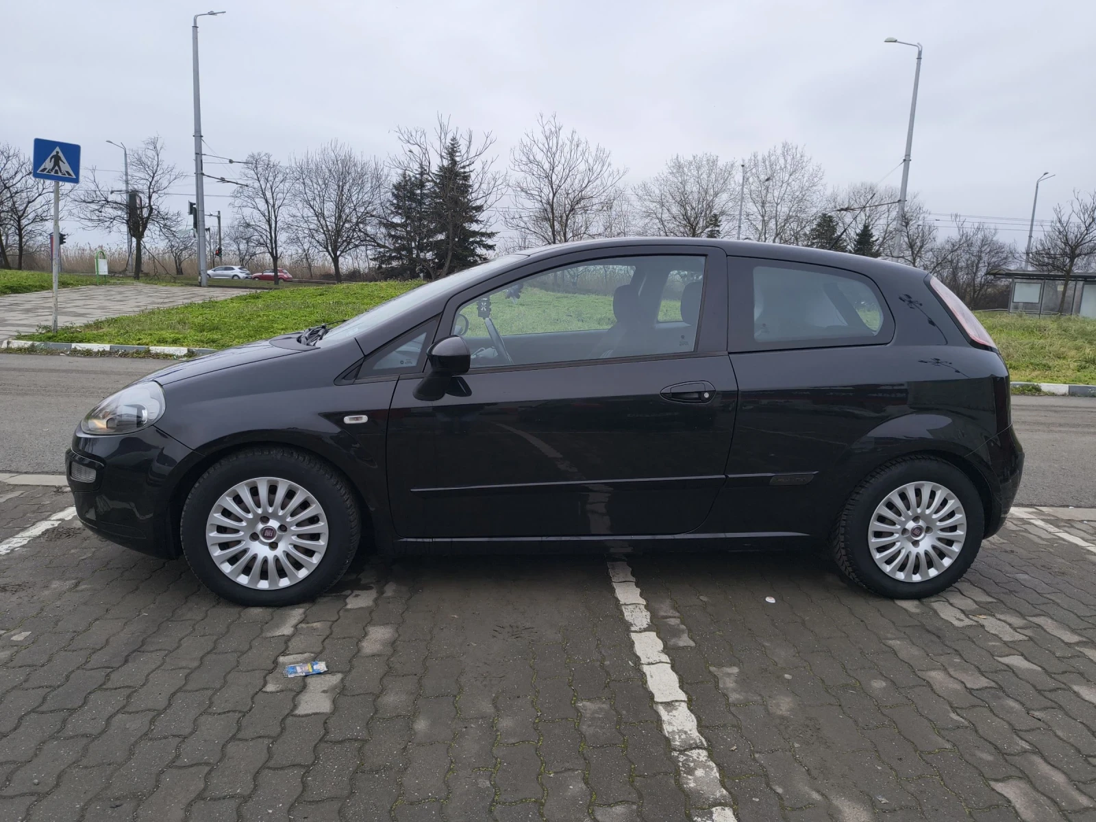 Fiat Punto Grande 1.2, снимка 2 - Автомобили и джипове - 54001931