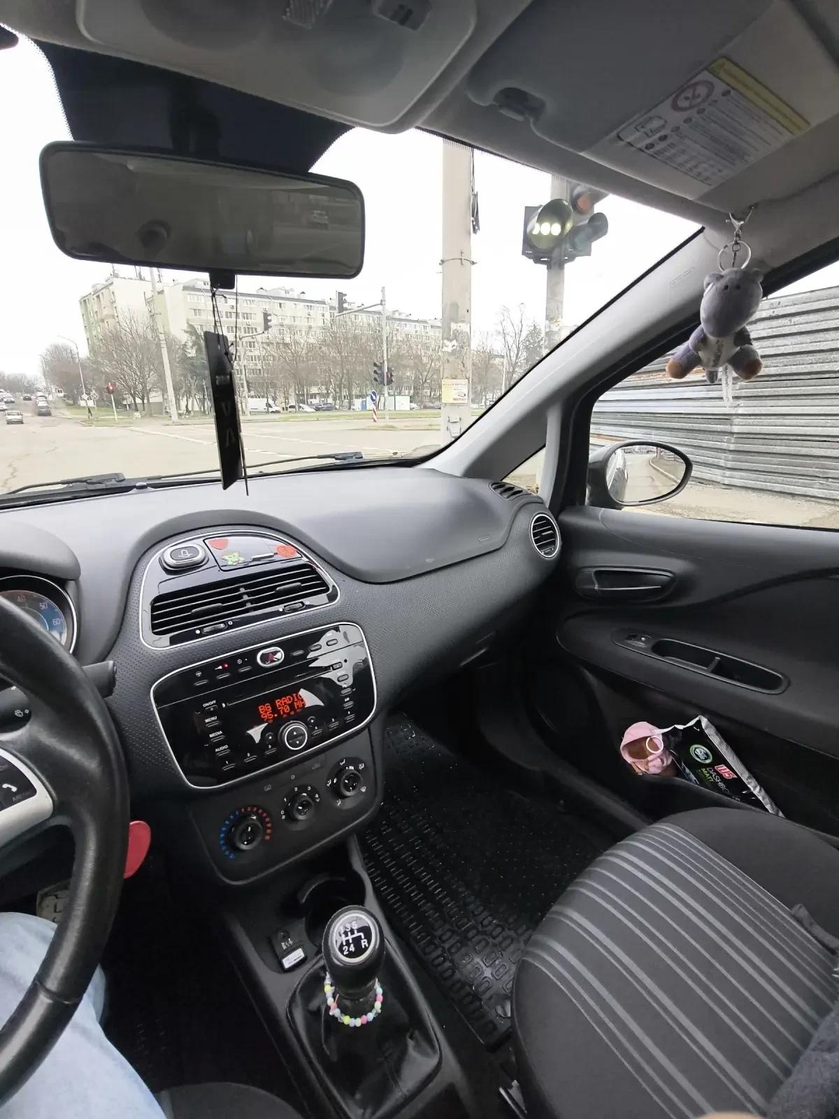 Fiat Punto Grande 1.2, снимка 9 - Автомобили и джипове - 54001931