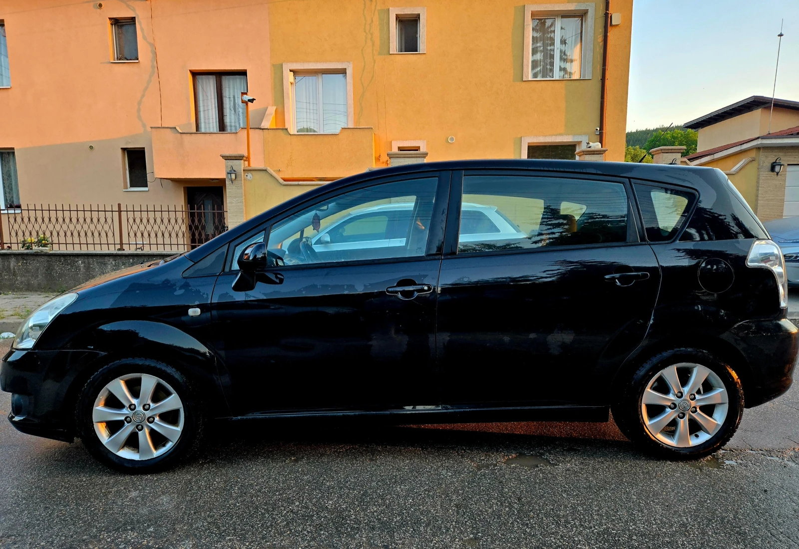 Toyota Corolla verso D4D Германия Нави Климатроник Парктроник 7-Седалки, снимка 2 - Автомобили и джипове - 55072873
