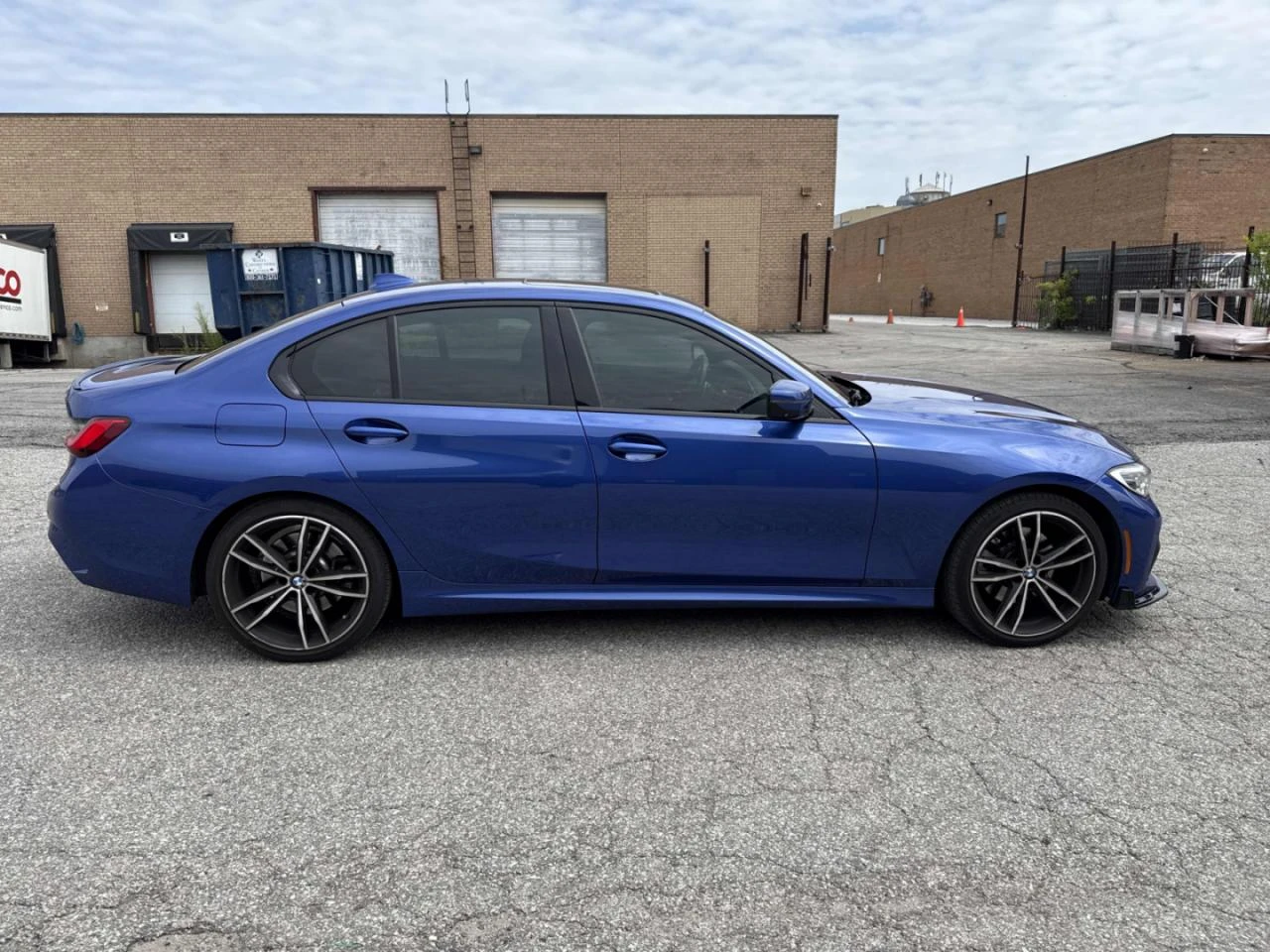 BMW 330 M-pkg* HUD* 360* Keyless* Пано* Подгрев, снимка 5 - Автомобили и джипове - 55689431