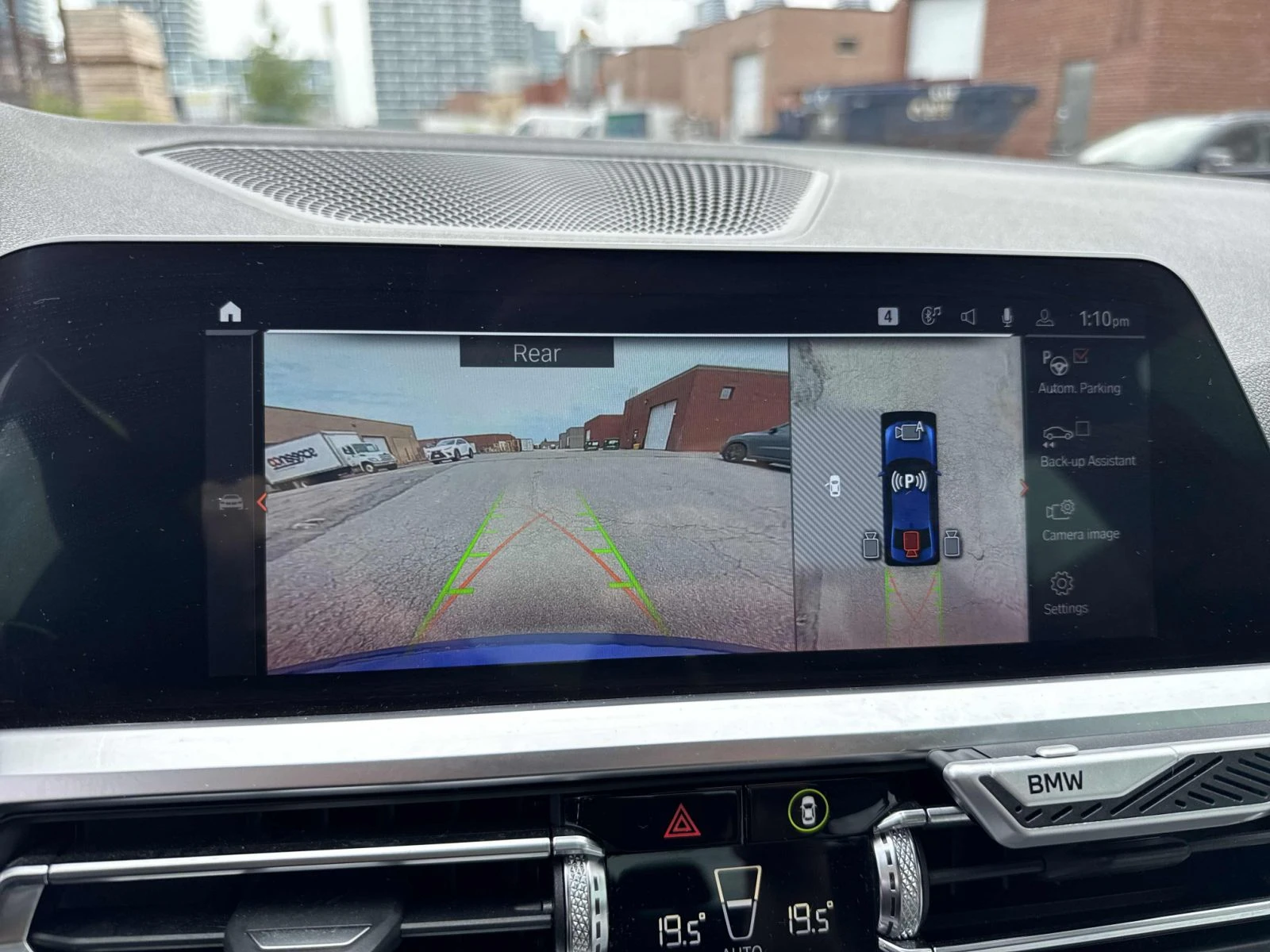 BMW 330 M-pkg* HUD* 360* Keyless* Пано* Подгрев, снимка 13 - Автомобили и джипове - 55689431