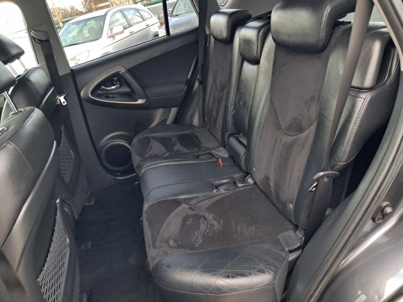 Toyota Rav4 2.2D4D 4x4, снимка 13 - Автомобили и джипове - 52739819