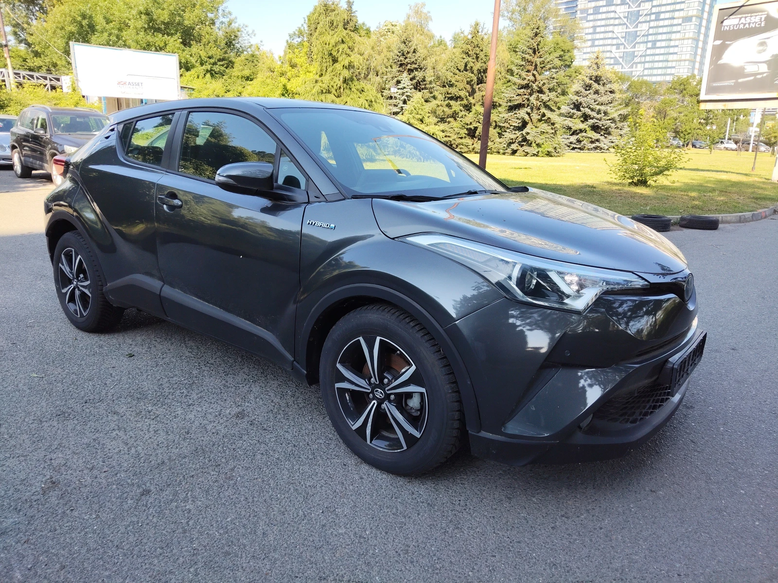 Toyota C-HR 1, 8i HYBRID 29000km!!!, снимка 3 - Автомобили и джипове - 54910847