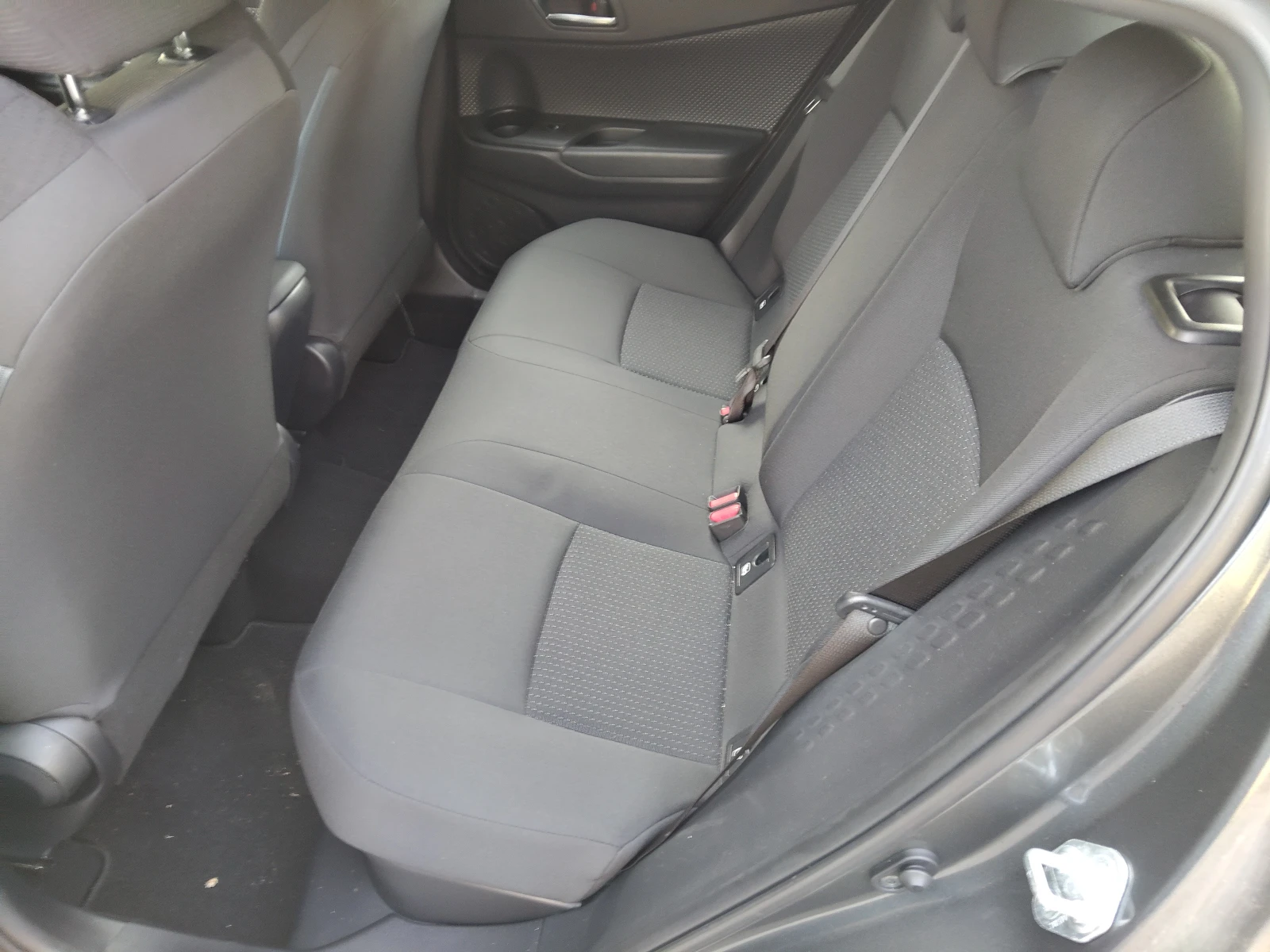 Toyota C-HR 1, 8i HYBRID 29000km!!!, снимка 12 - Автомобили и джипове - 54910847