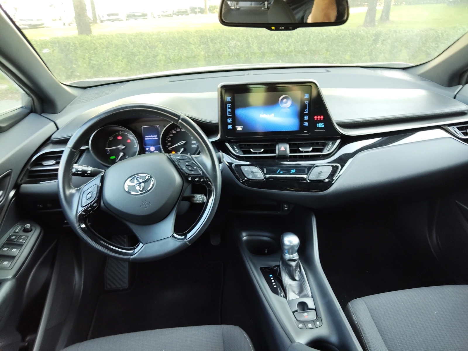 Toyota C-HR 1, 8i HYBRID 29000km!!!, снимка 6 - Автомобили и джипове - 54910847