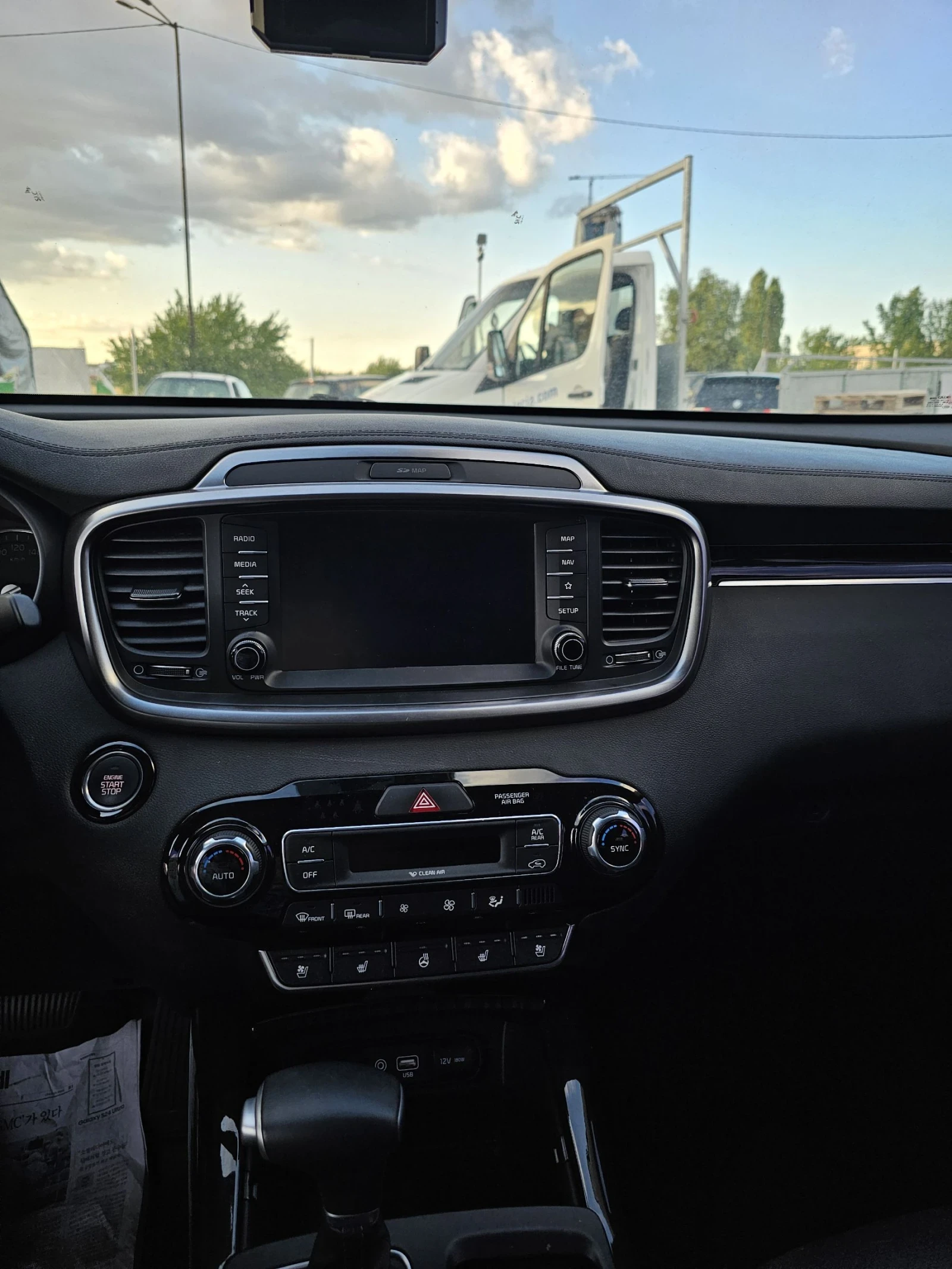Kia Sorento НАЛИЧЕН В БЪЛГАРИЯ, снимка 11 - Автомобили и джипове - 55288700