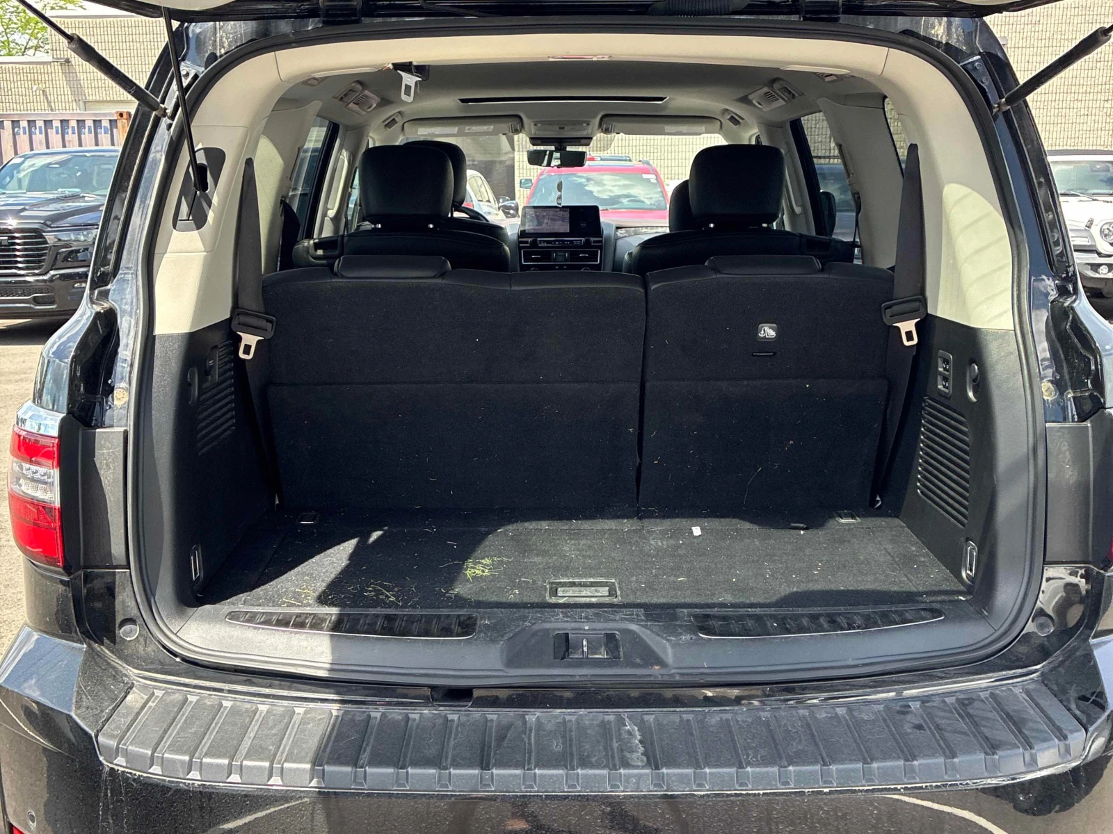 Nissan Armada * Platinum * АВТОКРЕДИТ БЕЗ ПЪРВОНАЧАЛНА ВНОСКА* , снимка 12 - Автомобили и джипове - 55847651