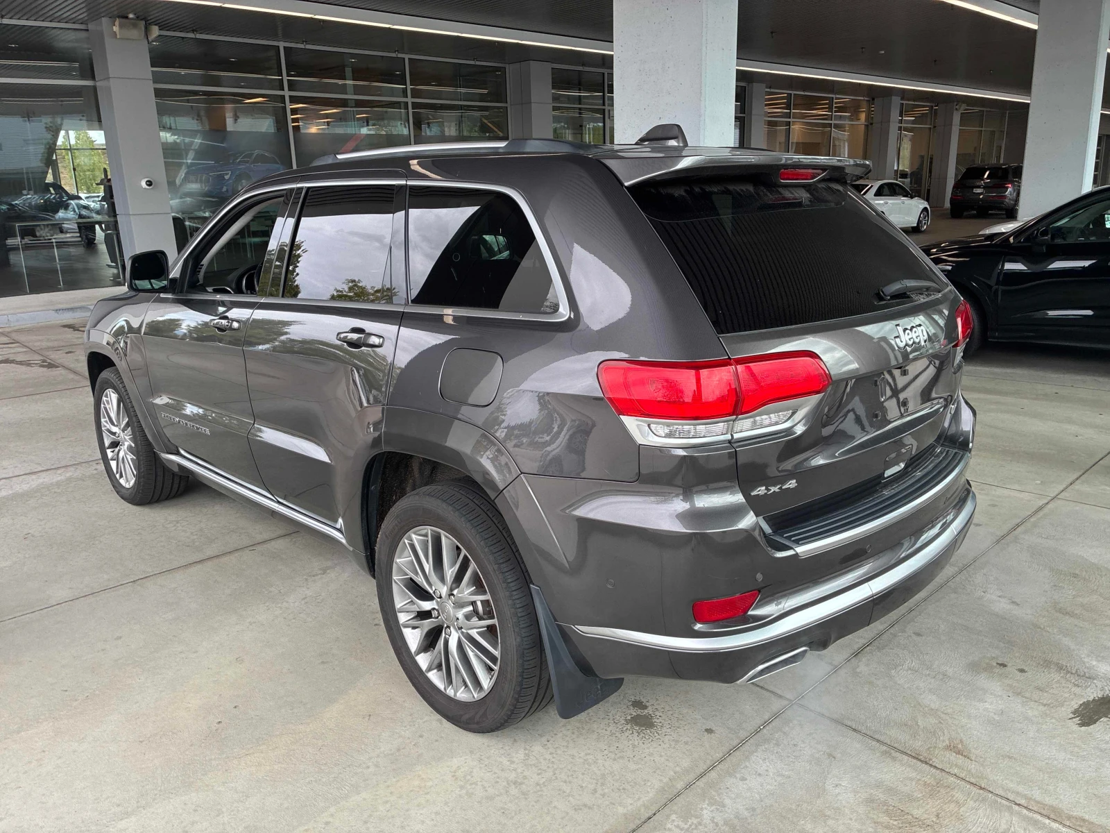 Jeep Grand cherokee Summit | CARFAX | АВТОФИНАНСИРАНЕ, снимка 3 - Автомобили и джипове - 55955429