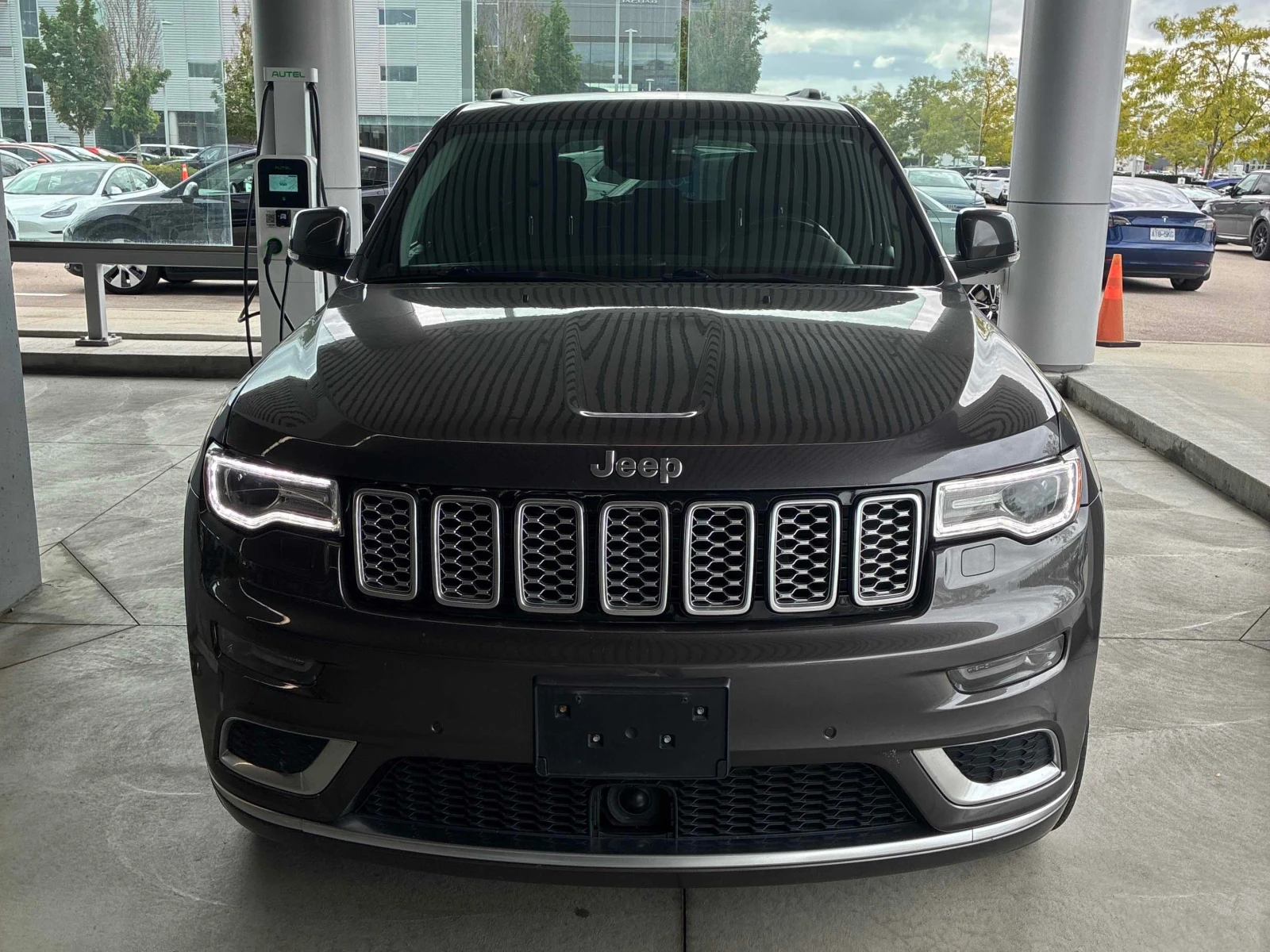Jeep Grand cherokee Summit | CARFAX | АВТОФИНАНСИРАНЕ, снимка 2 - Автомобили и джипове - 55955429