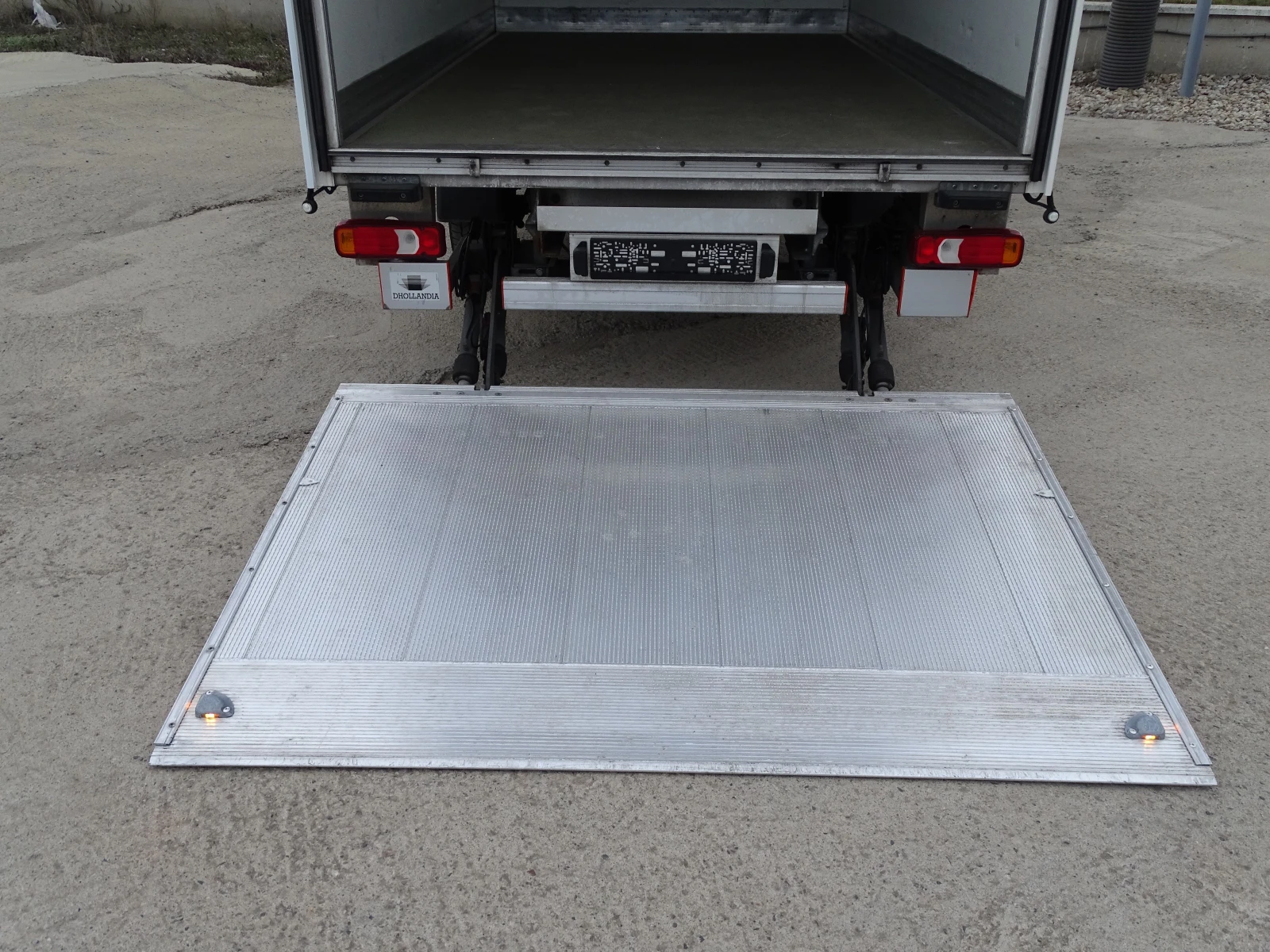 Iveco 35S18 ХЛАДИЛЕН* КЛИМАТРОНИК* , снимка 13 - Бусове и автобуси - 53944953