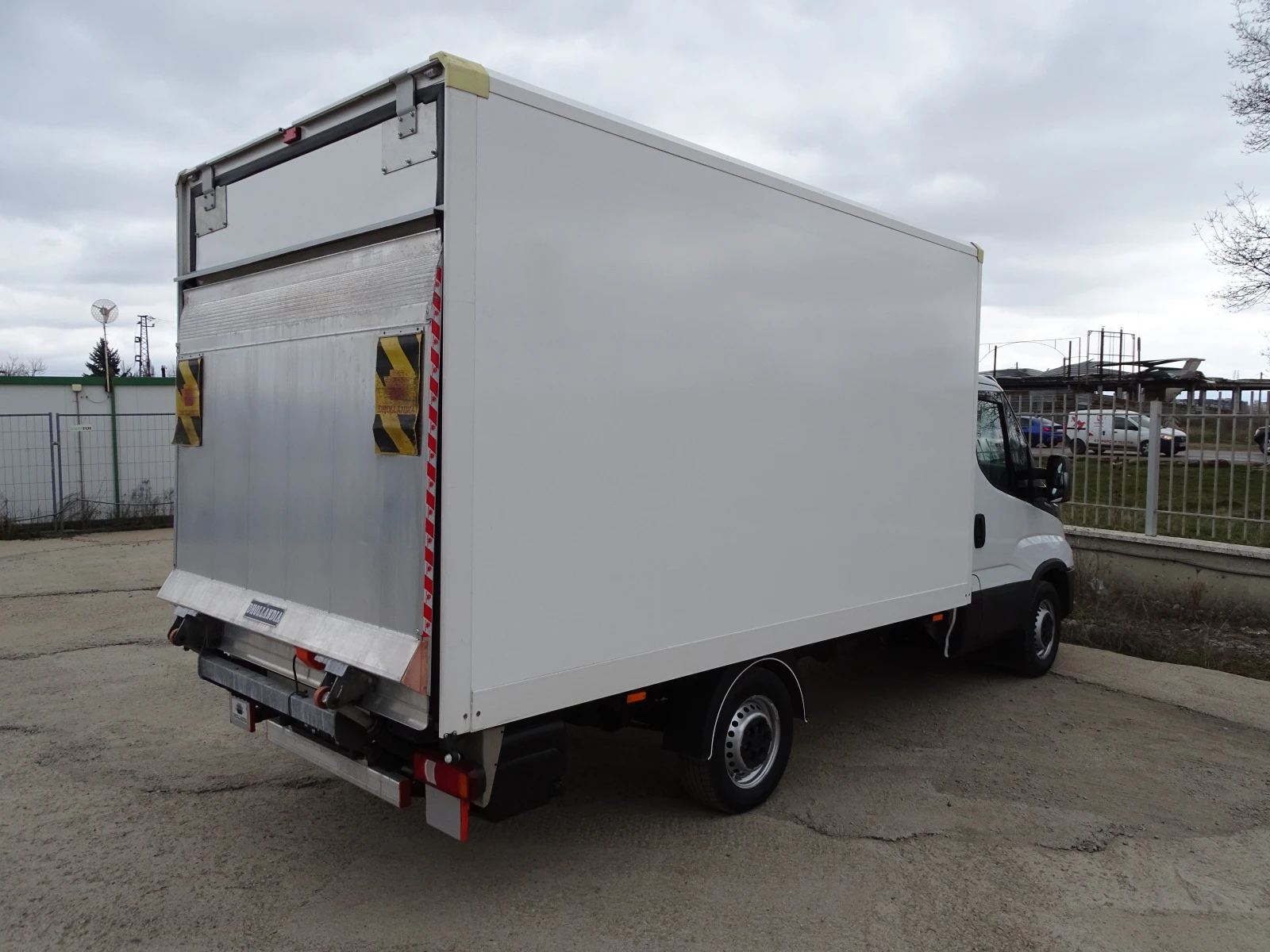 Iveco 35S18 ХЛАДИЛЕН* КЛИМАТРОНИК* , снимка 9 - Бусове и автобуси - 53944953