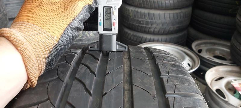 Гуми Летни 255/40R18, снимка 4 - Гуми и джанти - 33641928