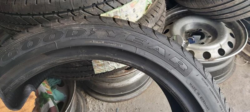 Гуми Летни 255/40R18, снимка 5 - Гуми и джанти - 33641928