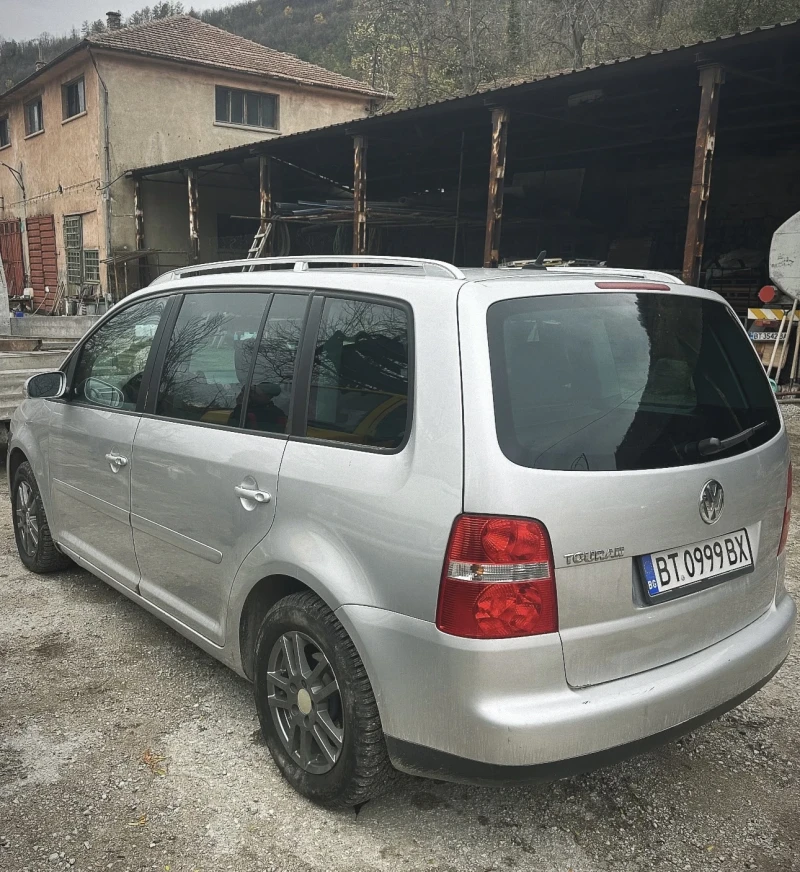 VW Touran, снимка 4 - Автомобили и джипове - 48065066