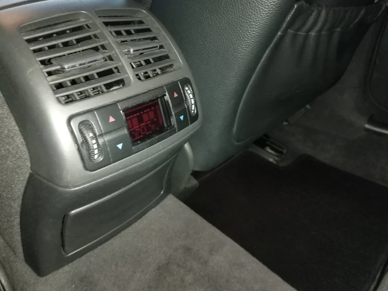 Mercedes-Benz E 320 204кс Редови Avantgarde Xenon Navi , снимка 13 - Автомобили и джипове - 48669026