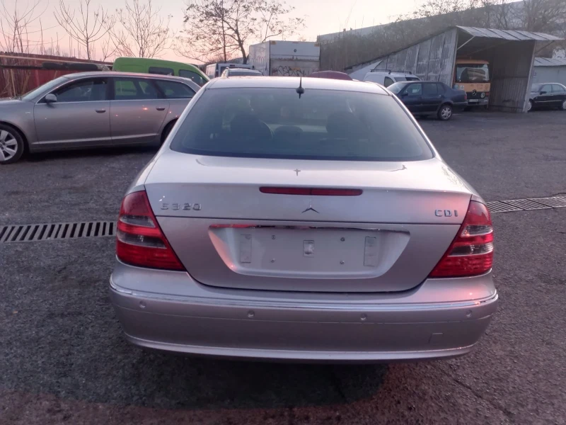 Mercedes-Benz E 320 204кс Редови Avantgarde Xenon Navi , снимка 5 - Автомобили и джипове - 48669026