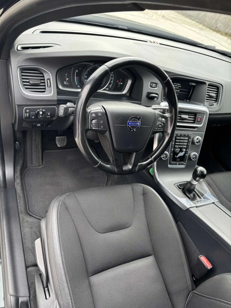 Volvo V60 Business edition , снимка 11 - Автомобили и джипове - 48685127