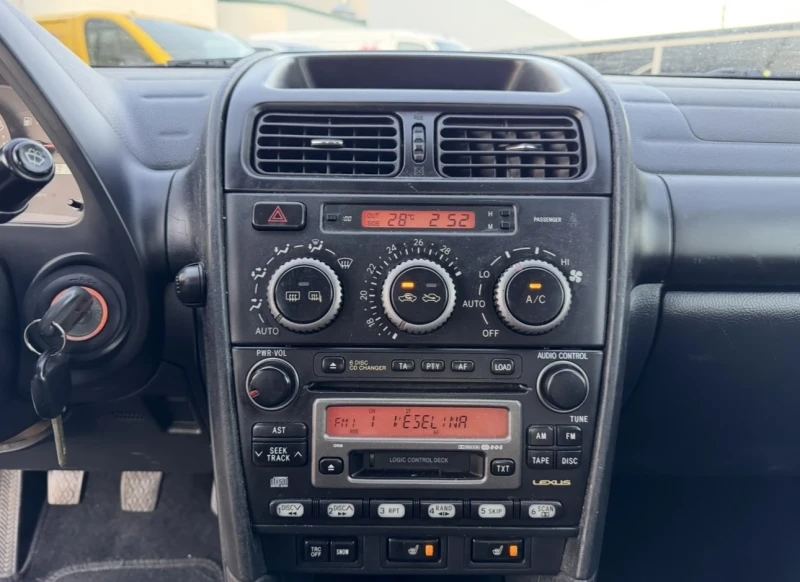 Lexus IS 200 i, снимка 9 - Автомобили и джипове - 51514891