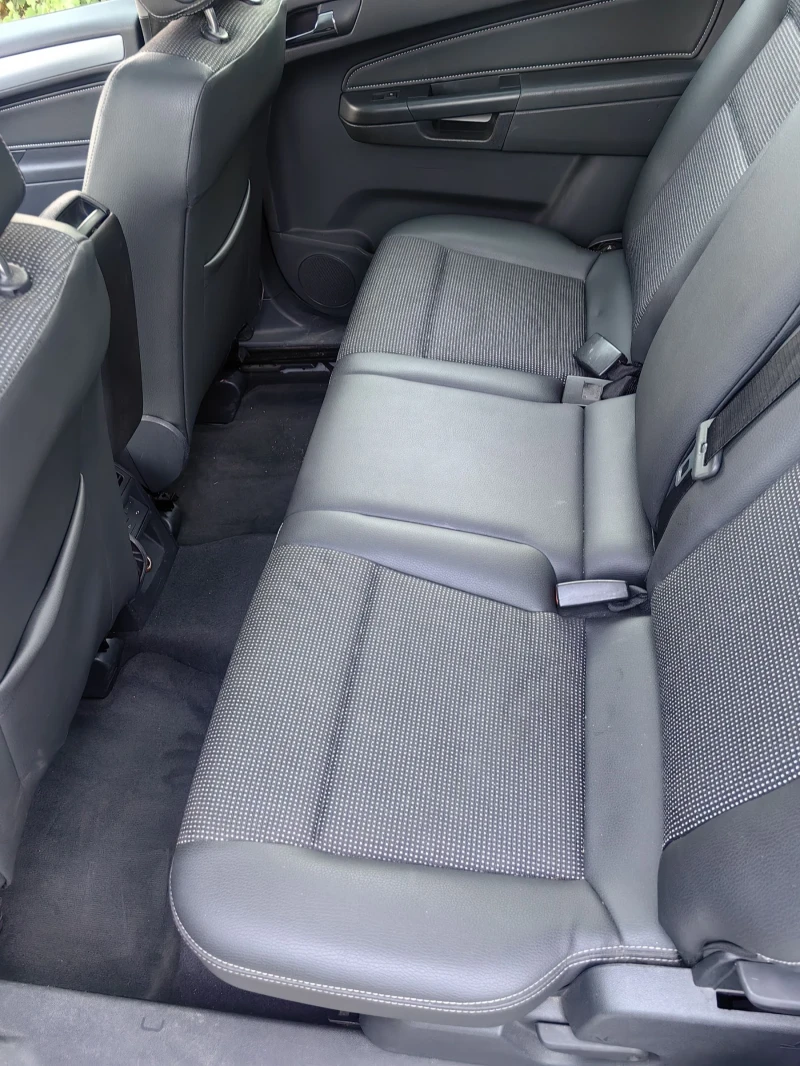 Opel Zafira 2.0T, снимка 10 - Автомобили и джипове - 52620881