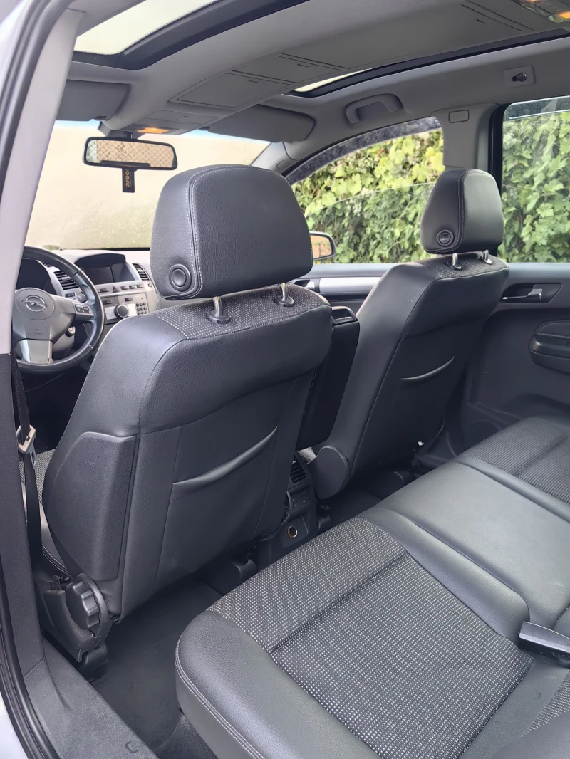 Opel Zafira 2.0T, снимка 12 - Автомобили и джипове - 52620881
