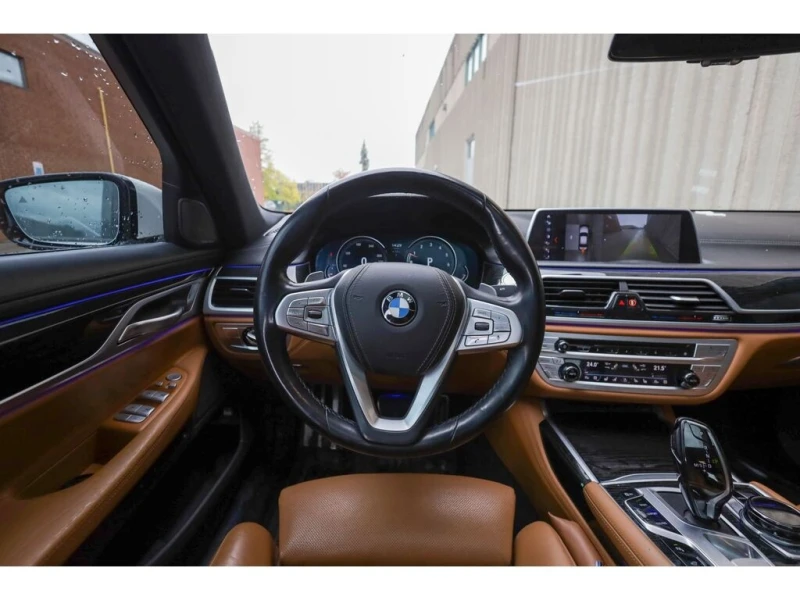 BMW 750 * 750i xDrive Sedan * CARFAX * ЦЕНА ДО БГ, снимка 8 - Автомобили и джипове - 52786724
