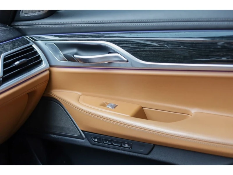 BMW 750 * 750i xDrive Sedan * CARFAX * ЦЕНА ДО БГ, снимка 11 - Автомобили и джипове - 52786724