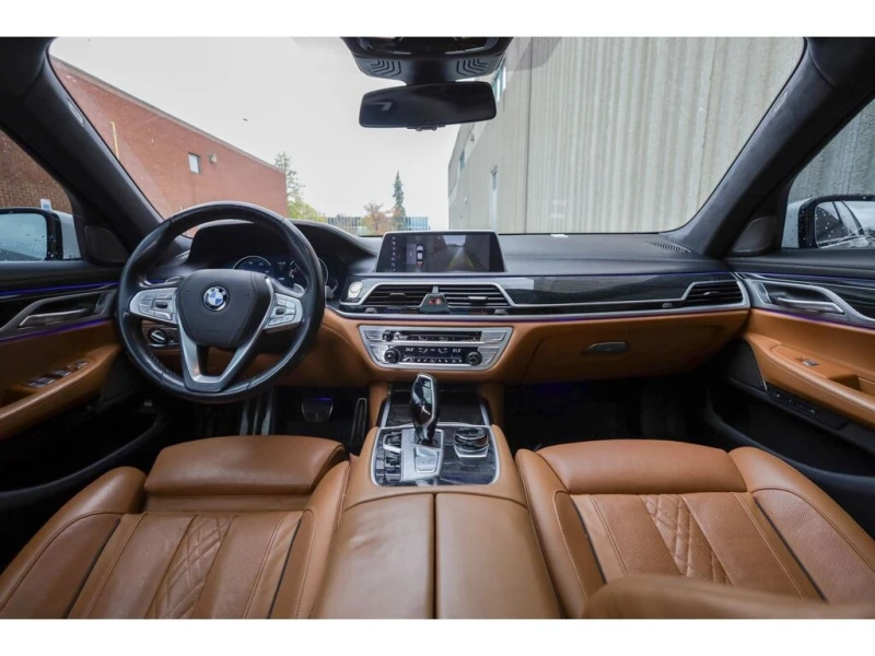 BMW 750 * 750i xDrive Sedan * CARFAX * ЦЕНА ДО БГ, снимка 13 - Автомобили и джипове - 52786724