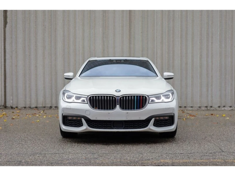 BMW 750 * 750i xDrive Sedan * CARFAX * ЦЕНА ДО БГ, снимка 2 - Автомобили и джипове - 52786724