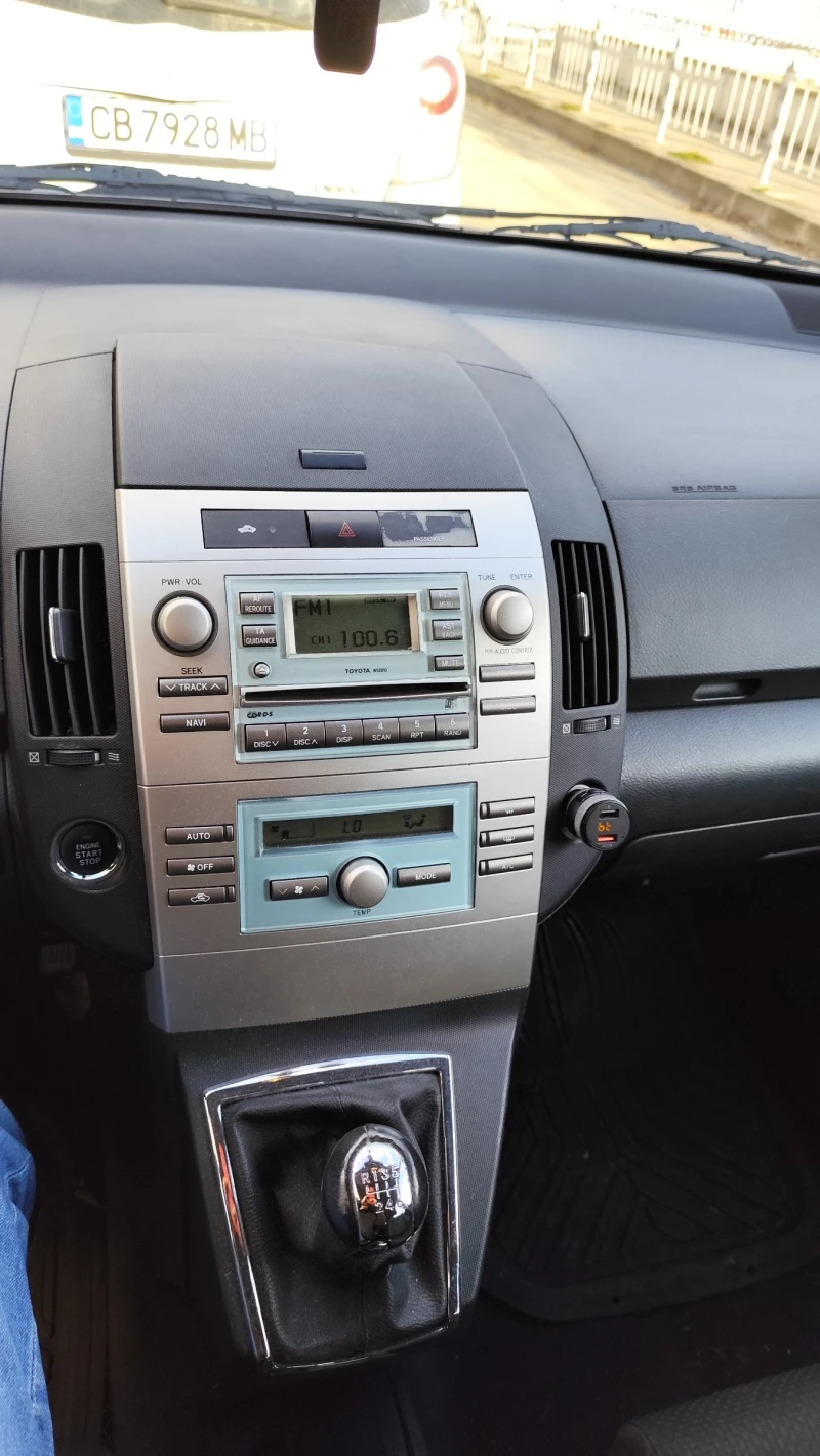 Toyota Corolla verso, снимка 3 - Автомобили и джипове - 53114336