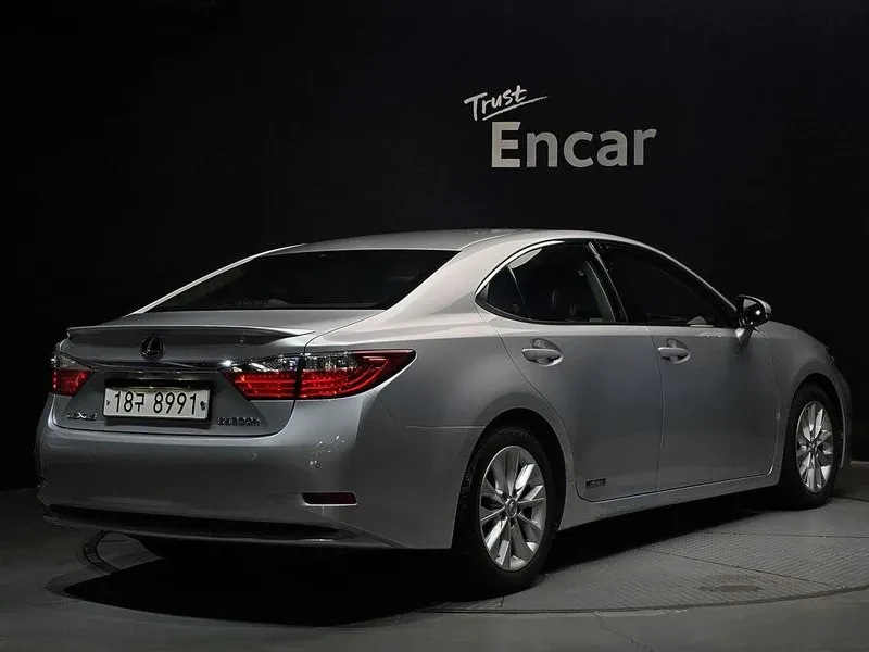 Lexus ES 300 Supreme XV60 Хибрид, снимка 2 - Автомобили и джипове - 55523447