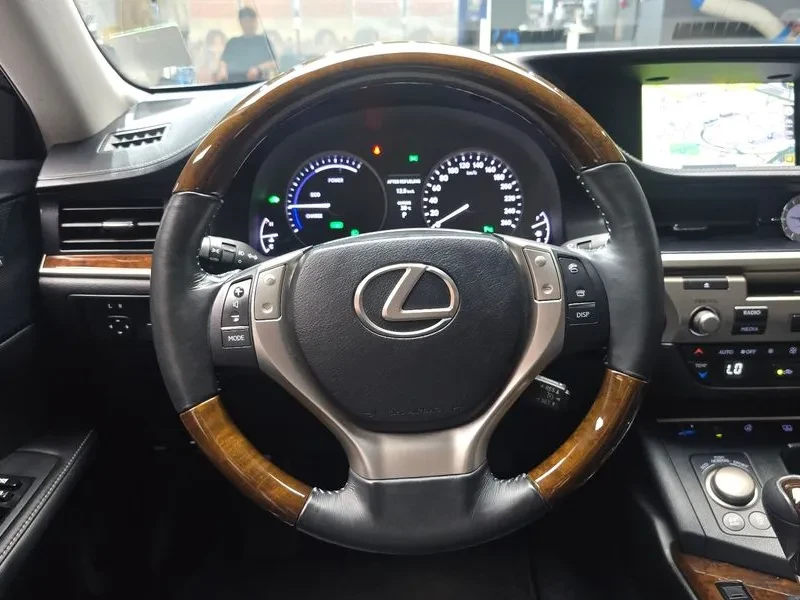 Lexus ES 300 Supreme XV60 Хибрид, снимка 4 - Автомобили и джипове - 55523447