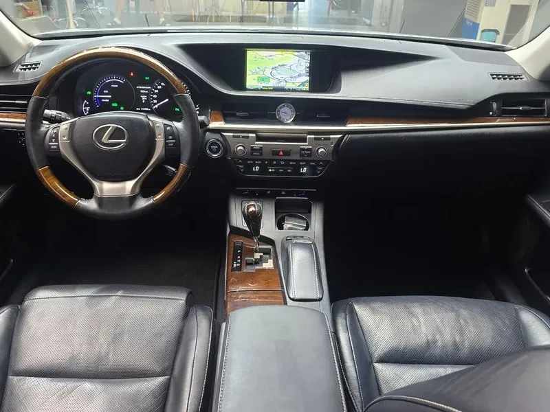 Lexus ES 300 Supreme XV60 Хибрид, снимка 3 - Автомобили и джипове - 55523447