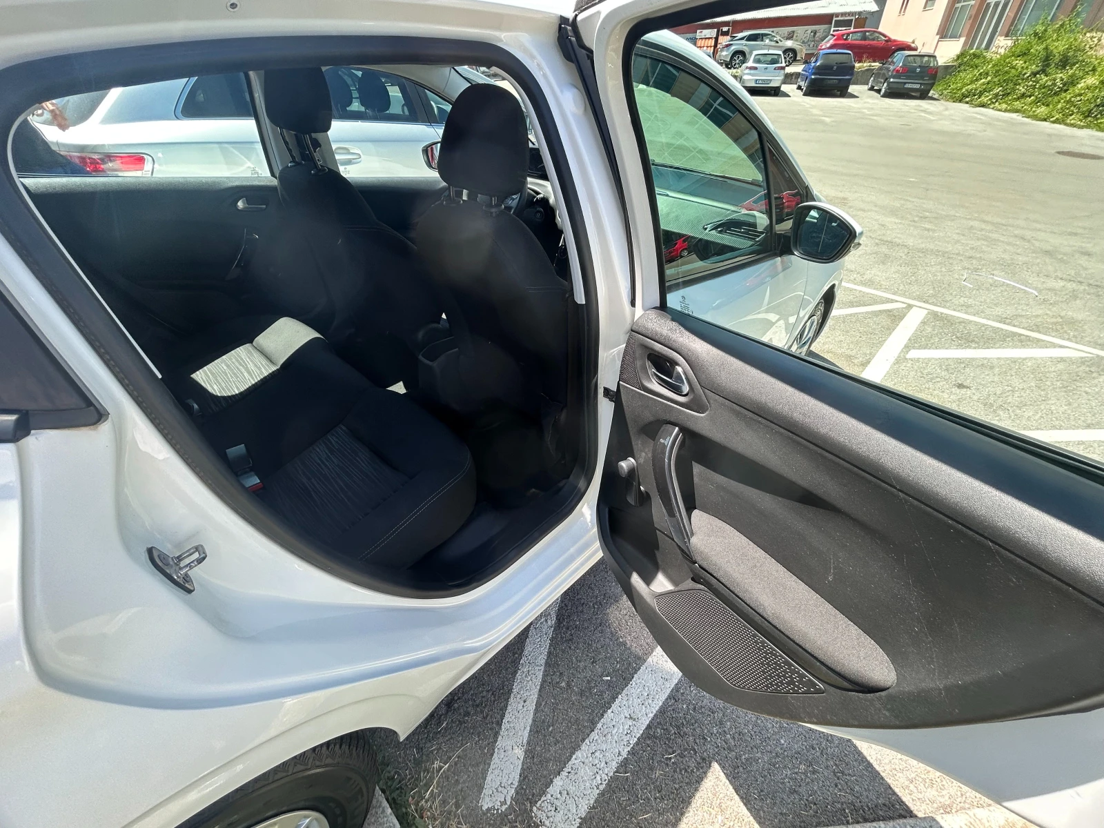 Peugeot 208  - изображение 7