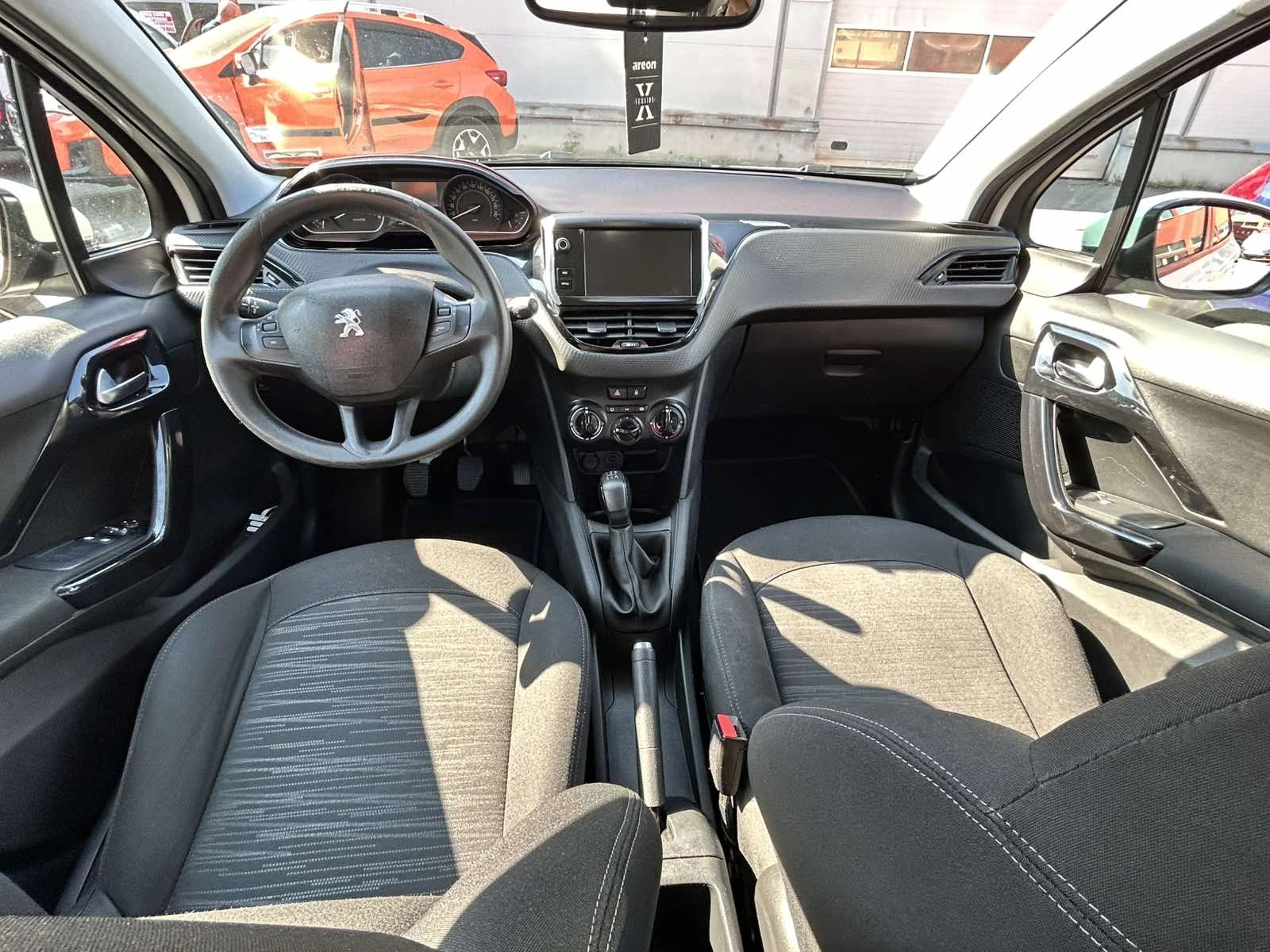 Peugeot 208  - изображение 9