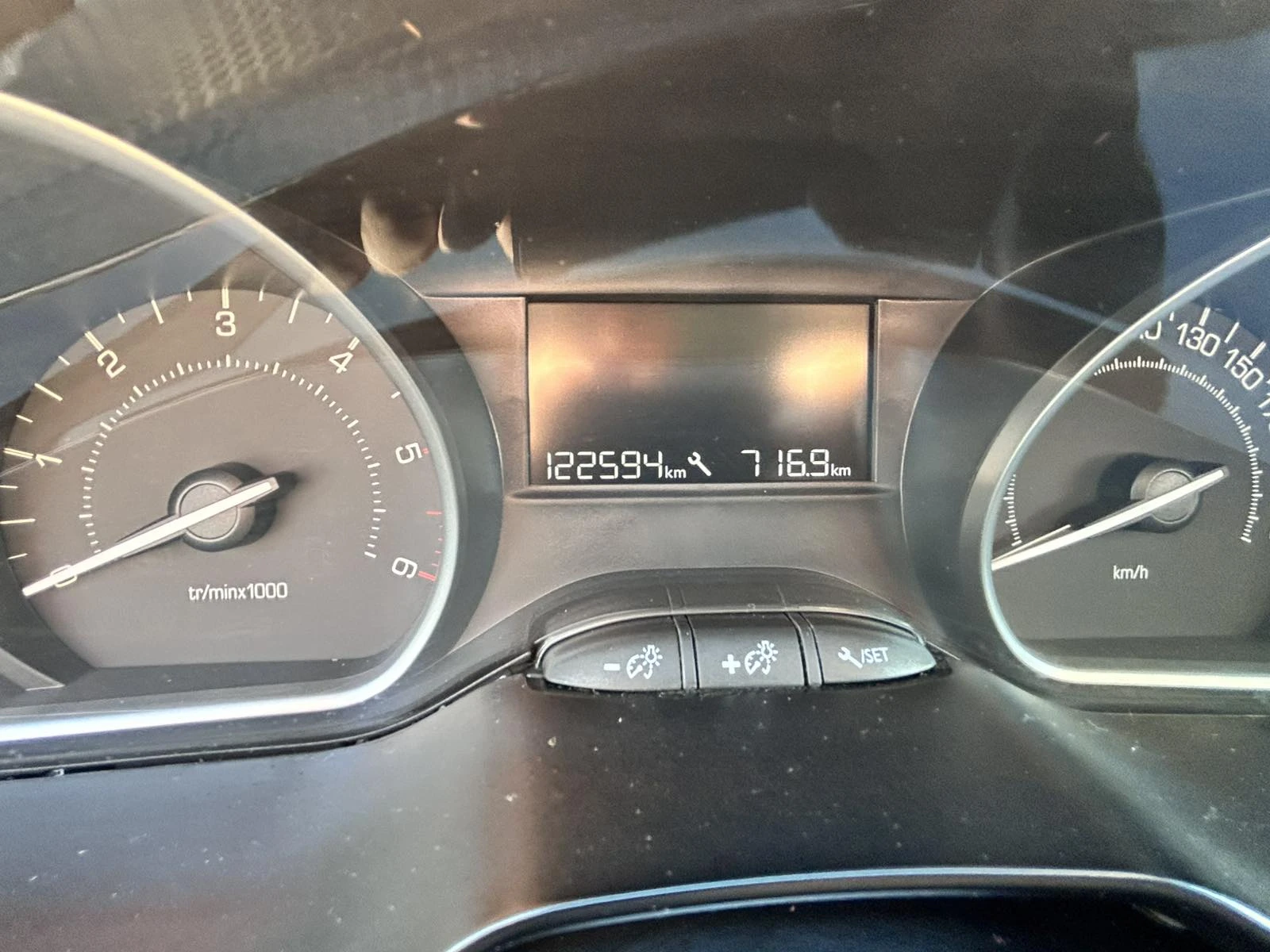 Peugeot 208  - изображение 10
