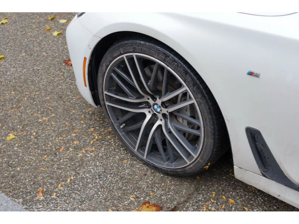 BMW 750 * 750i xDrive Sedan * CARFAX * ЦЕНА ДО БГ - изображение 3