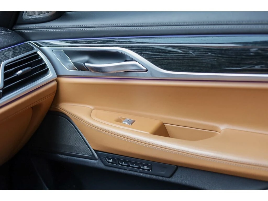 BMW 750 * 750i xDrive Sedan * CARFAX * ���� �� �� | Mobile.bg � ����������� 11