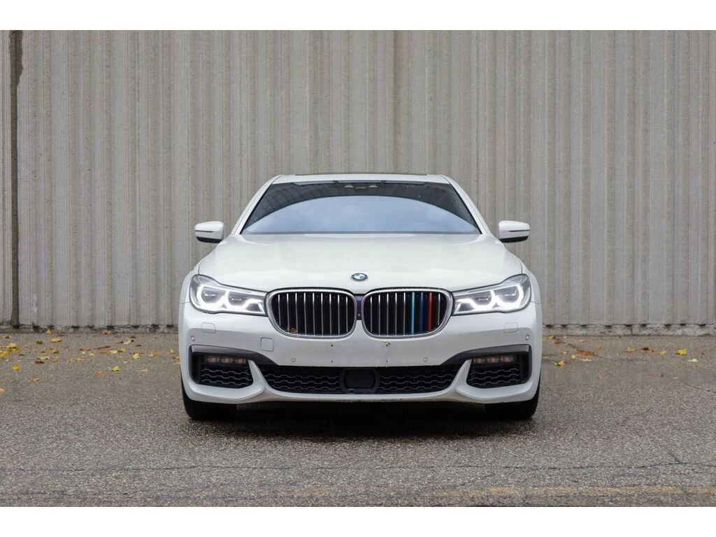 BMW 750 * 750i xDrive Sedan * CARFAX * ЦЕНА ДО БГ - изображение 2