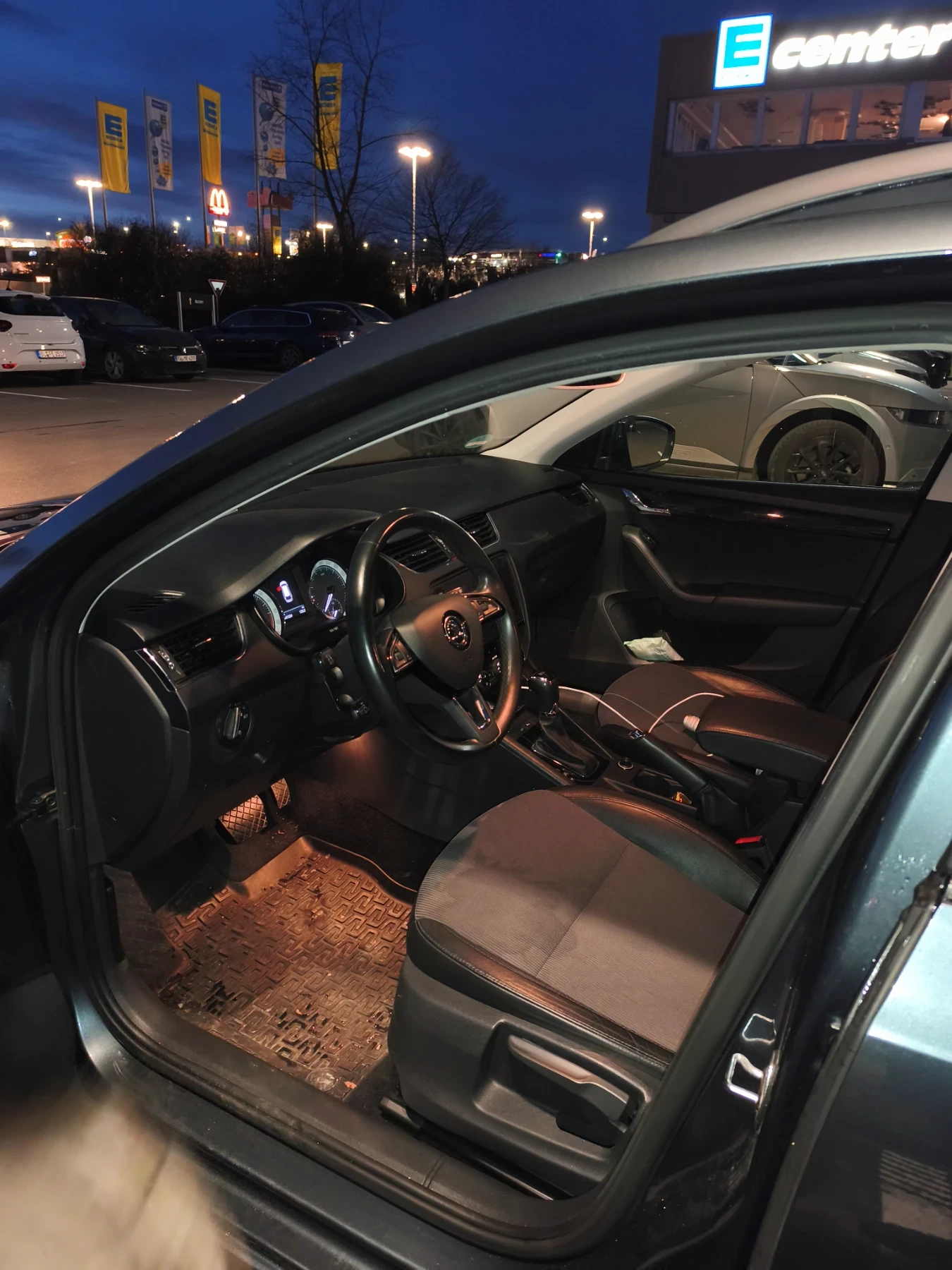 Skoda Octavia 2.0 TDI 150P.S РЕАЛНИ КИЛОМЕТРИ гаранция  - изображение 7