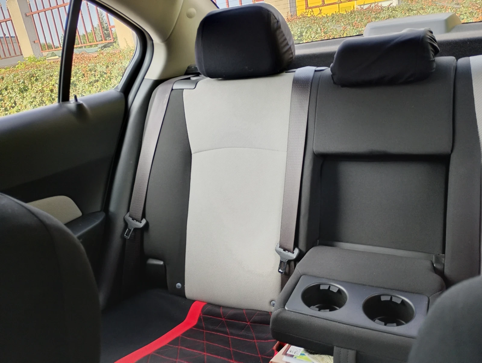 Chevrolet Cruze 1.6LS, снимка 10 - Автомобили и джипове - 54116179