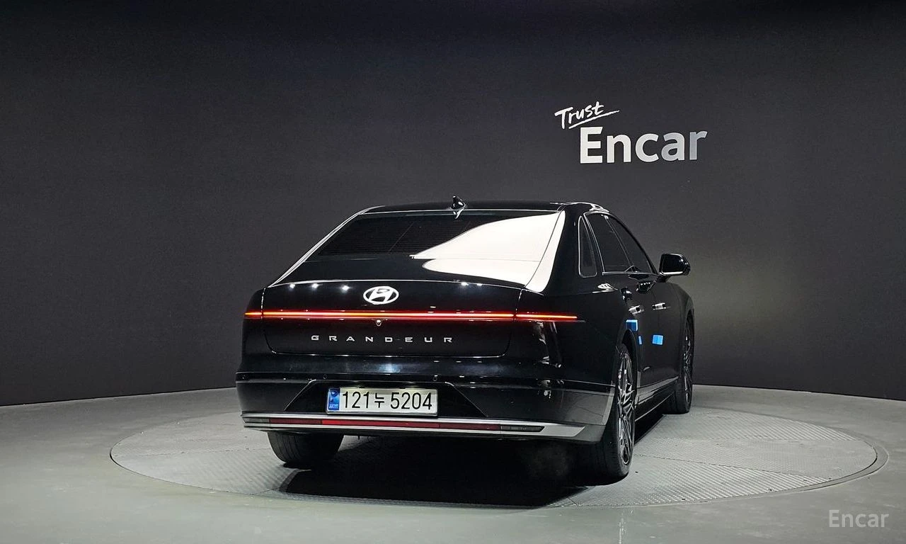 Hyundai Grandeur 3.5* 4X4* EXCLUSIVE* МАСАЖ* ДИСТРОНИК* КРАЙНА ЦЕНА, снимка 3 - Автомобили и джипове - 55532381