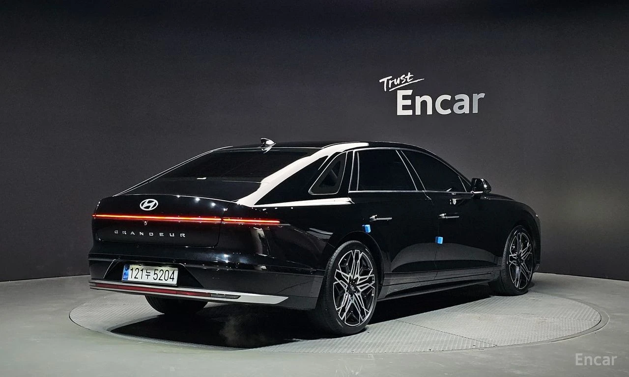 Hyundai Grandeur 3.5* 4X4* EXCLUSIVE* МАСАЖ* ДИСТРОНИК* КРАЙНА ЦЕНА, снимка 4 - Автомобили и джипове - 55532381