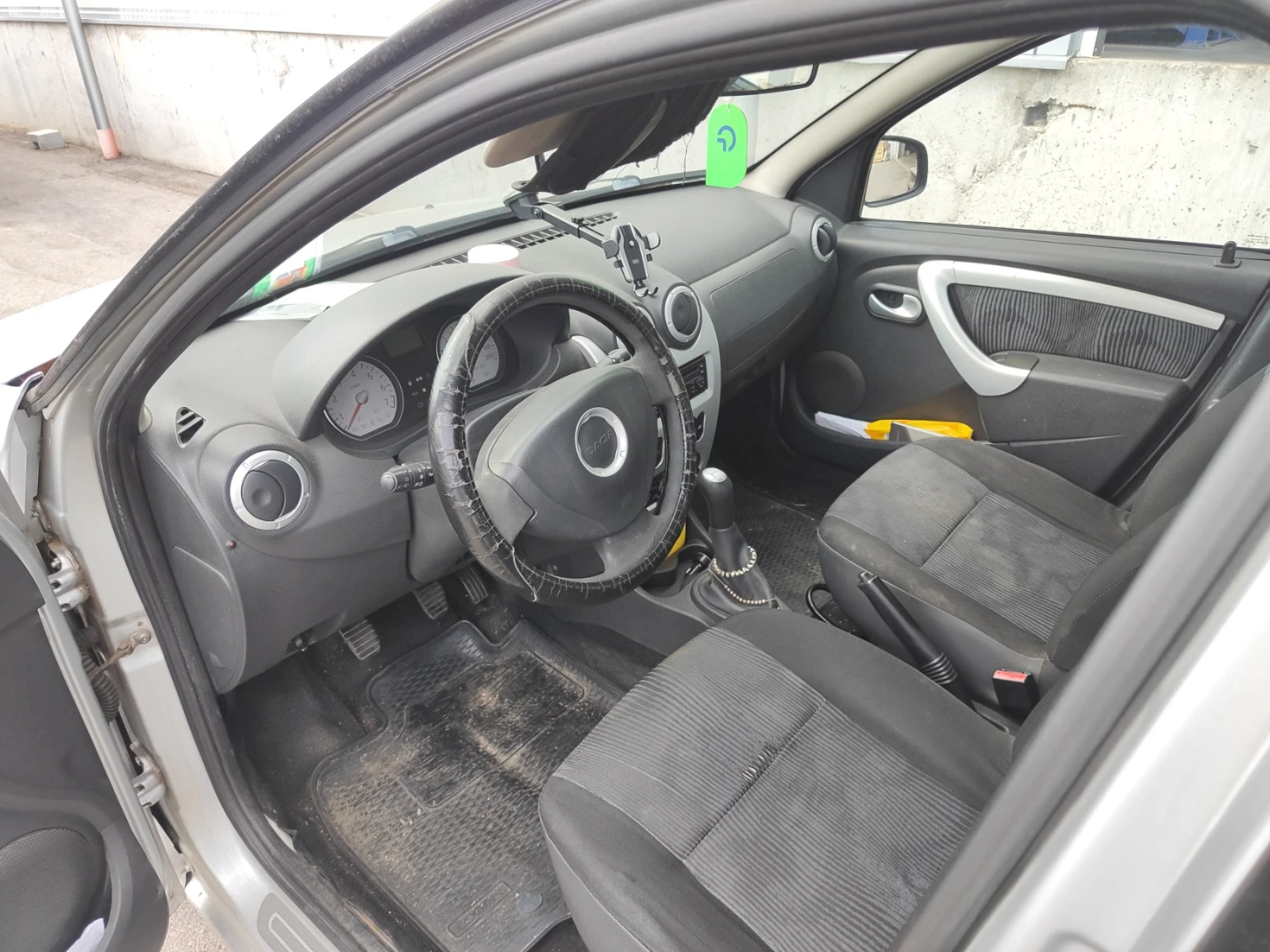 Dacia Sandero 1.6, снимка 5 - Автомобили и джипове - 56324982