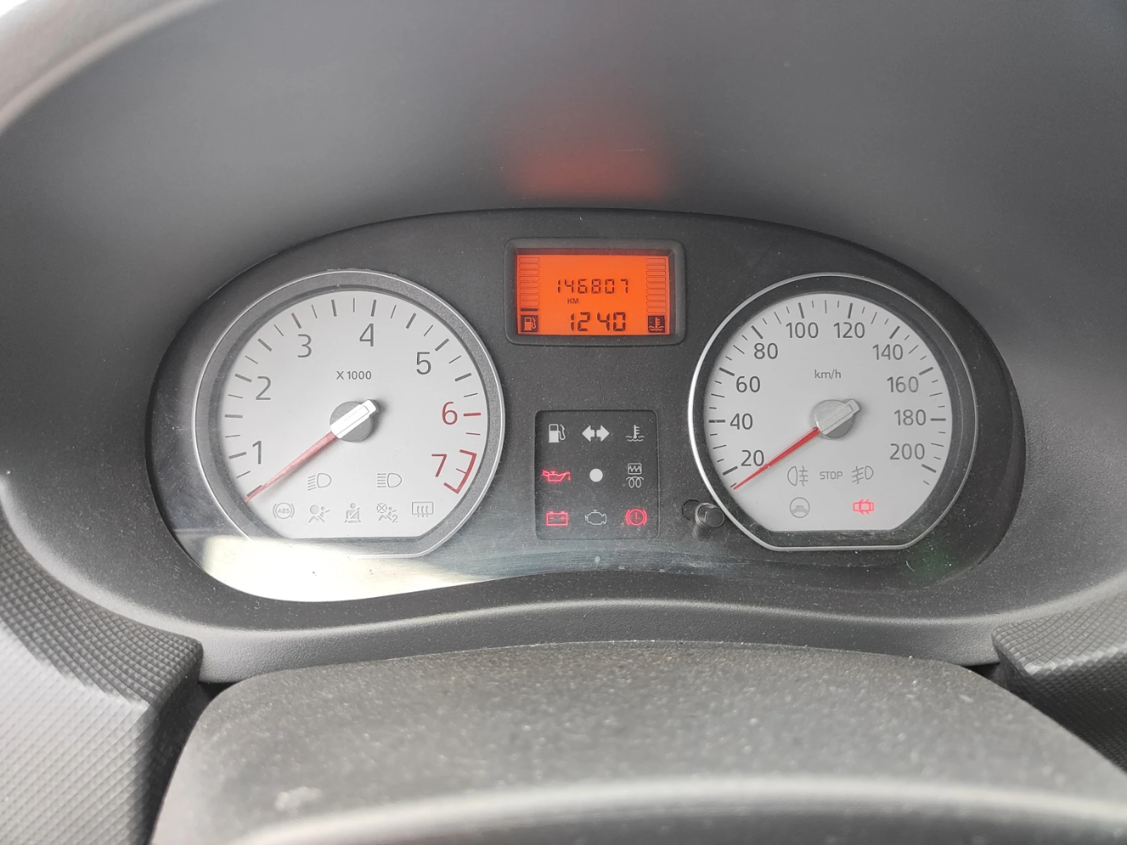 Dacia Sandero 1.6, снимка 6 - Автомобили и джипове - 56324982